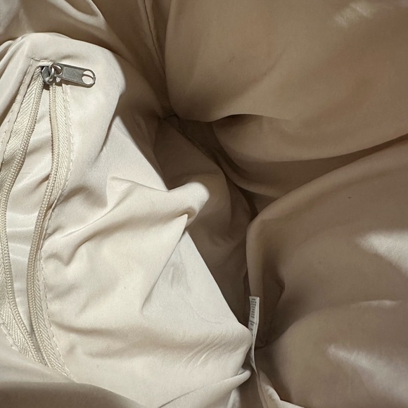 Wilo The Label Cream Puffer Tote
Bag Purse | Bag - Picture 4 of 6